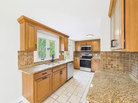 9 Burt St, Acushnet, MA 02743 photo 12