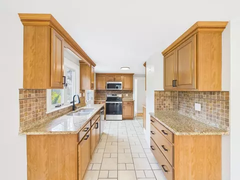 9 Burt St, Acushnet, MA 02743 photo 10