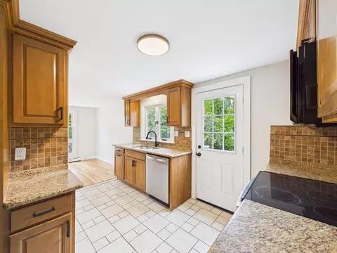 9 Burt St, Acushnet, MA 02743 photo 9