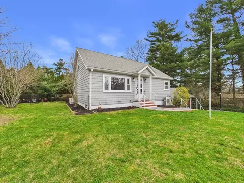 9 Burt St, Acushnet, MA 02743 photo 4