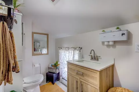 Bath - 546 Snell St, Fall River, MA 02721 photo 3 of 4