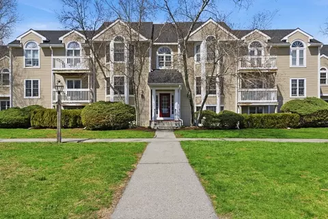 1606 Carrriage Ln #1606, Taunton, MA 02780