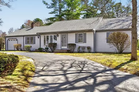 493 Prince Hinckley Rd, Centerville, MA 02632