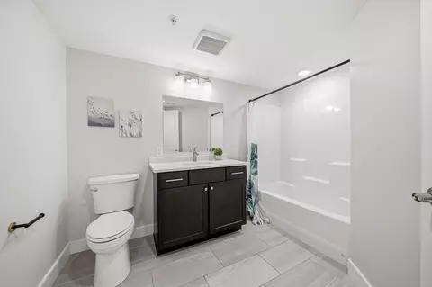 Bath - 269 Main St #U4001, Reading, MA 01867 photo 3 of 3