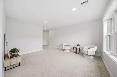 Living - 269 Main St #U4001, Reading, MA 01867 photo 1 of 1