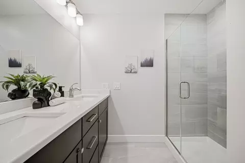 Bath - 269 Main St #U4001, Reading, MA 01867 photo 2 of 3