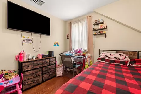 Bedroom - 883 Grinnell St, Fall River, MA 02721 photo 7 of 7