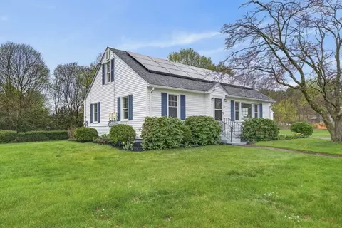 10 Oak Pond Ave, Millbury, MA 01527
