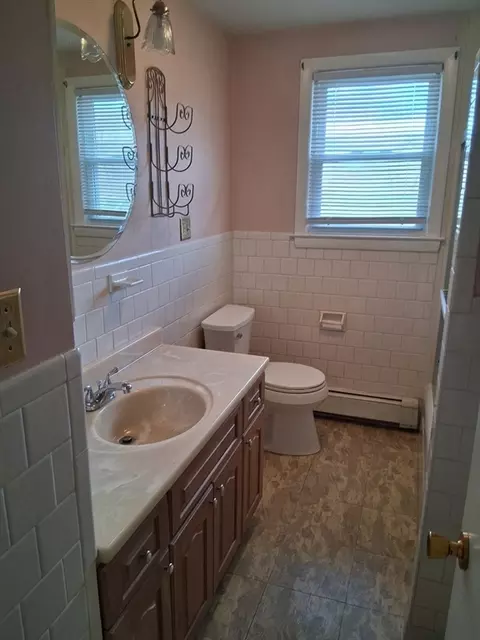 Bath - 43 Robin Rd, Worcester, MA 01604 photo 1 of 1