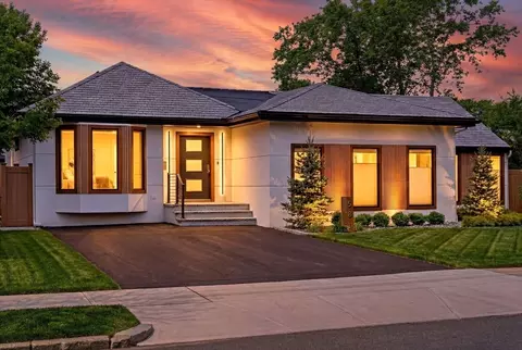 581 Saw Mill Brook Pkwy, Newton, MA 02459