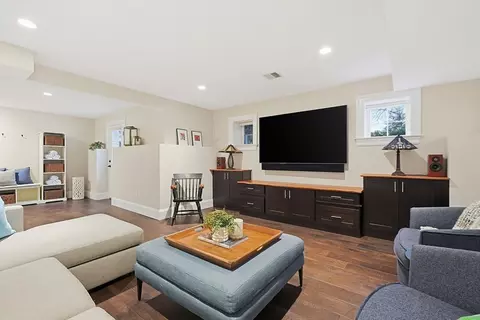 Living - 194 Lindbergh Ave, Needham, MA 02494 photo 4 of 5