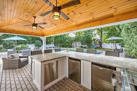 Exterior - 194 Lindbergh Ave, Needham, MA 02494 photo 4 of 5