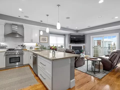858 E 2nd St #7, Boston, MA 02127
