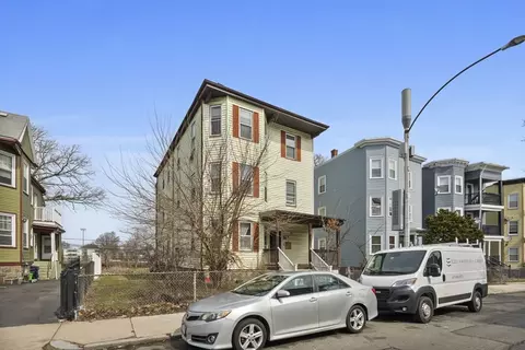 41 Armandine St, Dorchester Center, MA 02124