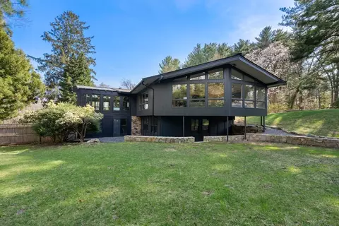 995 Brush Hill Rd, Milton, MA 02186