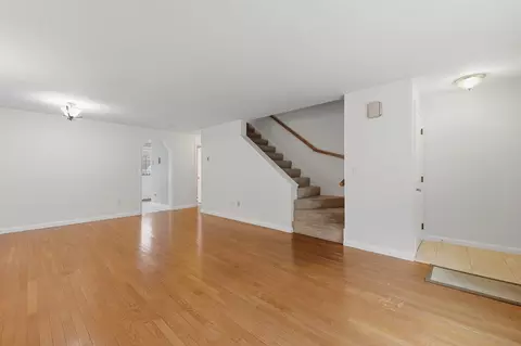 4 Jonathan Cir, Worcester, MA 01604 photo 4