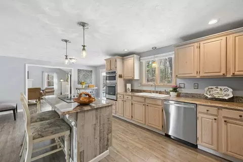 151 Hickory Ln, Whitinsville, MA 01588 photo 5