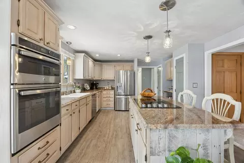 151 Hickory Ln, Whitinsville, MA 01588 photo 3