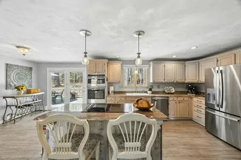 151 Hickory Ln, Whitinsville, MA 01588 photo 4