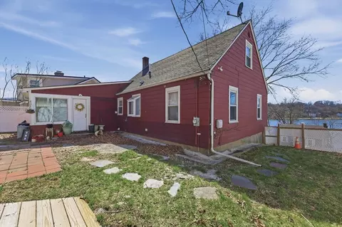 32 Indian Lake Pkwy, Worcester, MA 01605