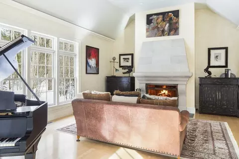 Living - 43 Oak Hill Rd, Harvard, MA 01451 photo 2 of 3