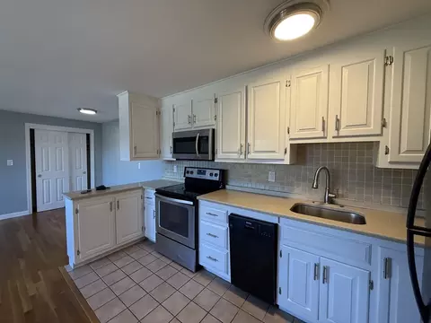 224 School St #10, Walpole, MA 02081