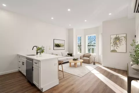 43-45 Blossom St #5, Chelsea, MA 02150