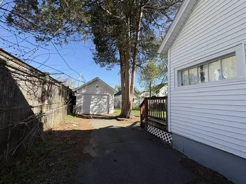 14 Blodgett St, Springfield, MA 01108 photo 8