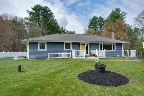 62 North St, Bellingham, MA 02019