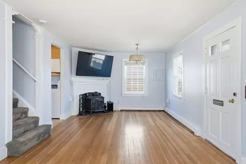 Living - 7 Mildred St, Hull, MA 02045 photo 3 of 10