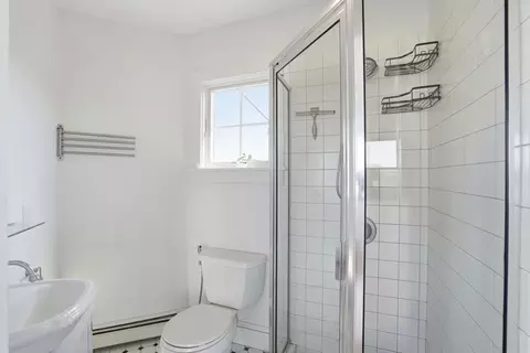 Bath - 7 Mildred St, Hull, MA 02045 photo 1 of 4