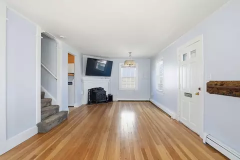 Living - 7 Mildred St, Hull, MA 02045 photo 4 of 10