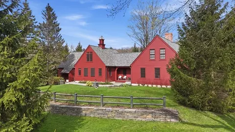 281 Leverett Rd, Amherst, MA 01002