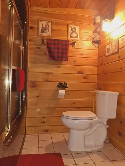 Bath - 5 Pine Ave, Ashburnham, MA 01430 photo 1 of 3