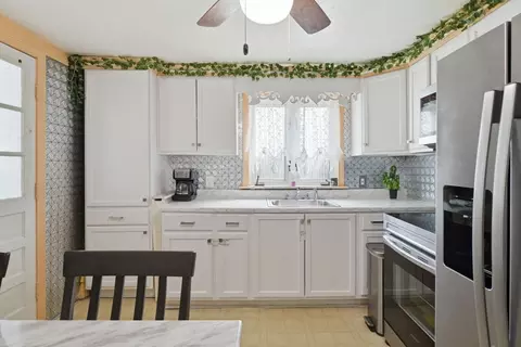 519 Prospect St, Chicopee, MA 01020 photo 3