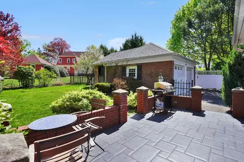 35 Shefford St, Springfield, MA 01107 photo 5