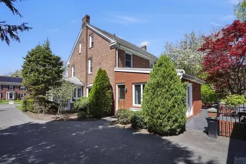 35 Shefford St, Springfield, MA 01107 photo 9