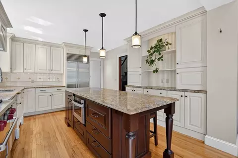 35 Shefford St, Springfield, MA 01107 photo 12