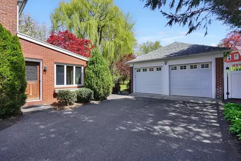 35 Shefford St, Springfield, MA 01107 photo 4