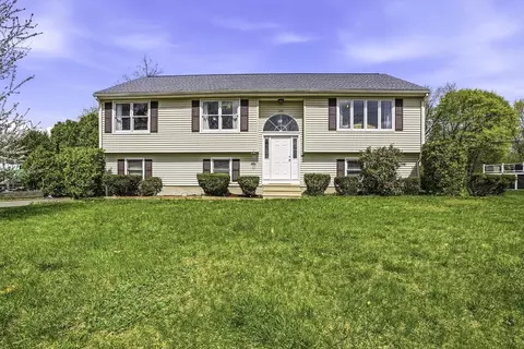 366 Oak St, Shrewsbury, MA 01545