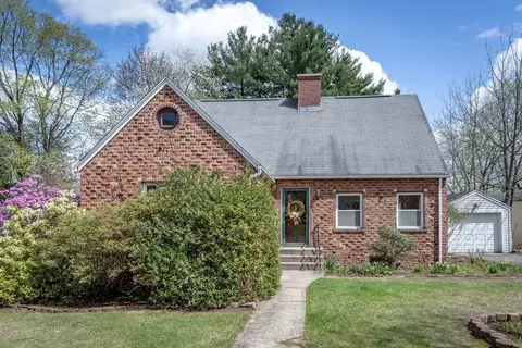 16 Queen St, Holyoke, MA 01040