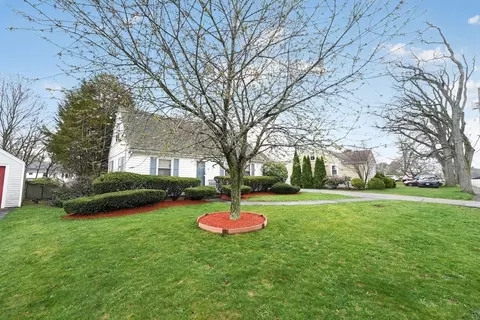 74 Oak St, Brockton, MA 02301