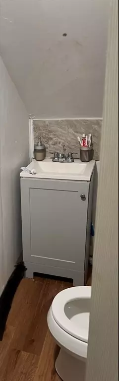 Bath - 71 Fox St, Worcester, MA 01604 photo 3 of 3