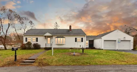 4 Vernon St, Ayer, MA 01432