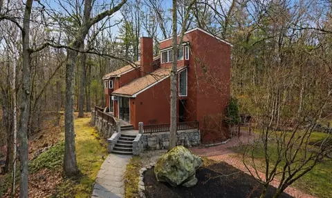 400 Rutland St, Carlisle, MA 01741