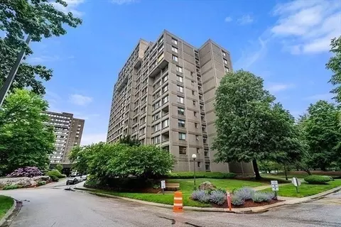 250 Hammond Pond Pkwy #705S, Chestnut Hill, MA 02467