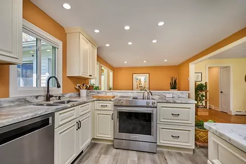18 Maple Ave, Hadley, MA 01035 photo 9