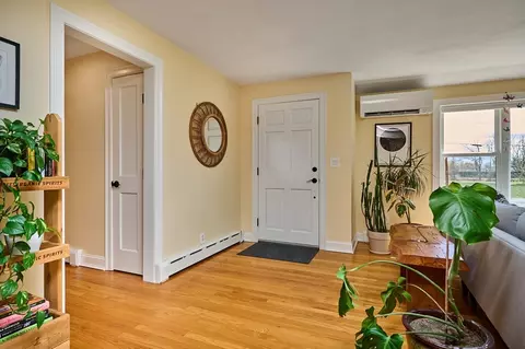 18 Maple Ave, Hadley, MA 01035 photo 5