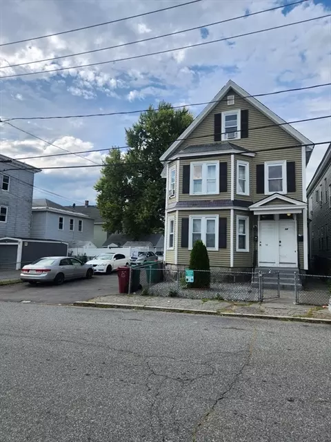 12 Fisher St, Lowell, MA 01850