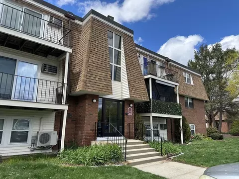80 Damon Rd #2303, Northampton, MA 01060